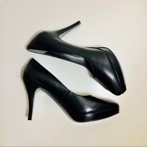 NWOT NINE WEST PLATEAUO PUMP